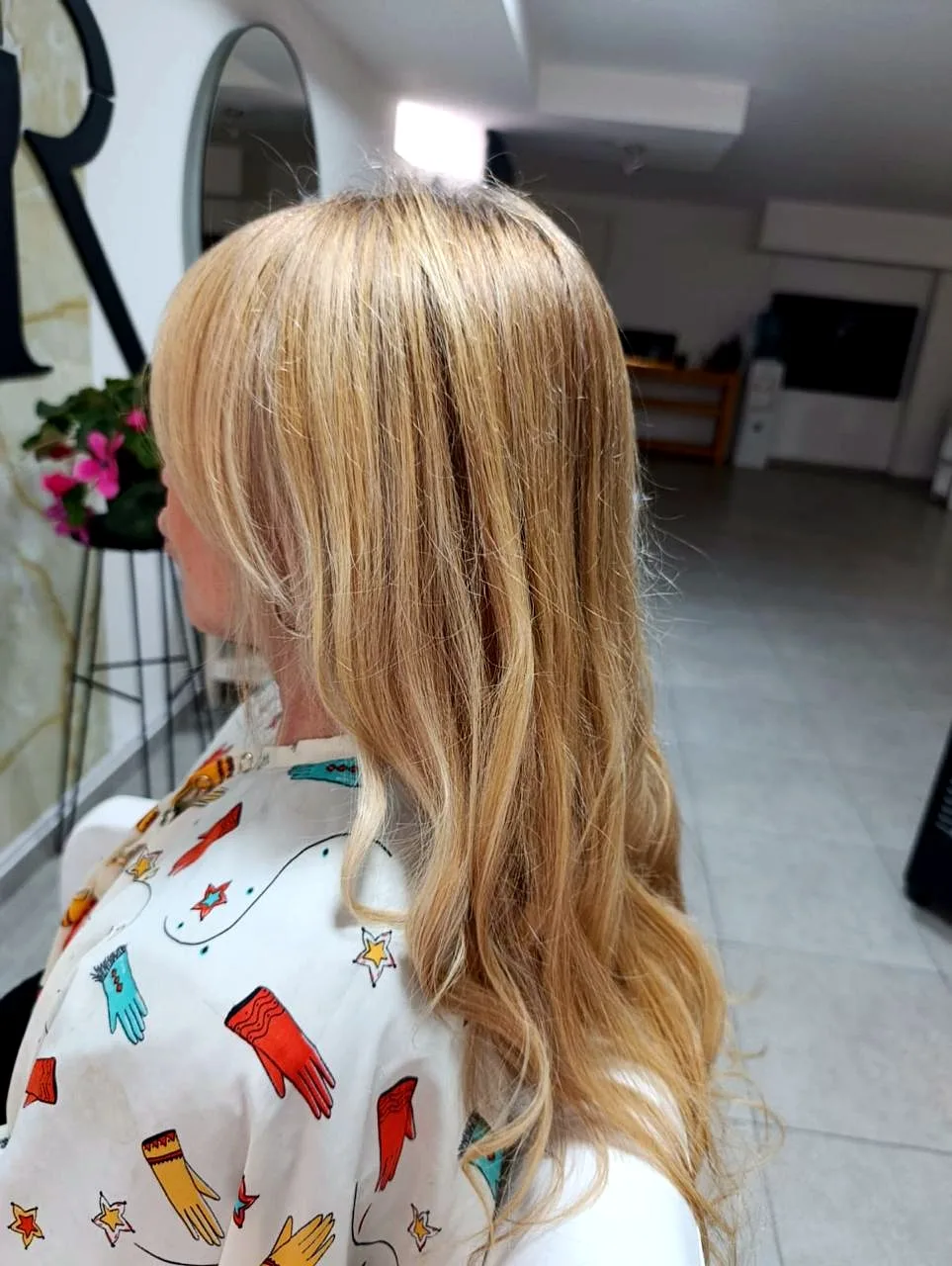 Iluminación rubia con acabado natural